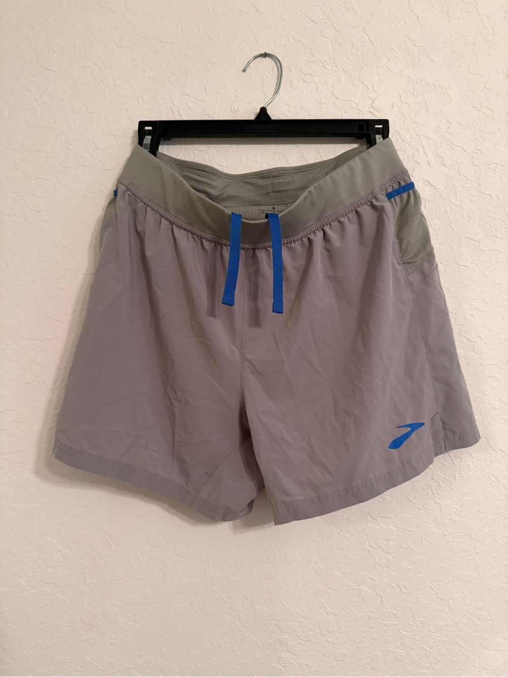 Brooks Men’s Small Gray Blue Running Shorts Zip Pocket Run Happy